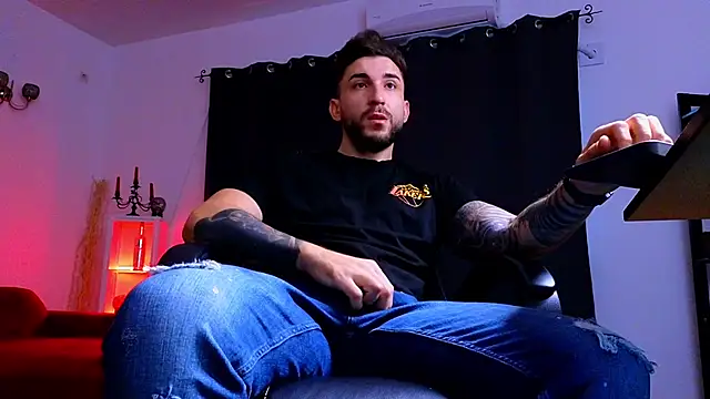 Snapshot of MightyAaron66 chatting on 10-18-25, 04:59 MightyAaron66 online show from 10-18-25, 04:59