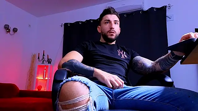 Snapshot of MightyAaron66 chatting on 10-19-25, 04:24 MightyAaron66 online show from 10-19-25, 04:24