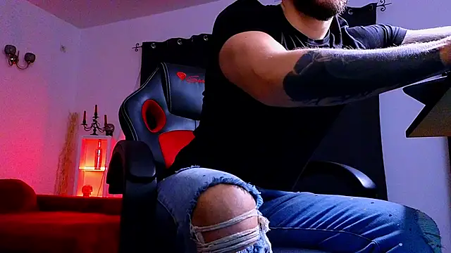 Snapshot of MightyAaron66 chatting on 10-20-25, 02:34 MightyAaron66 online show from 10-20-25, 02:34