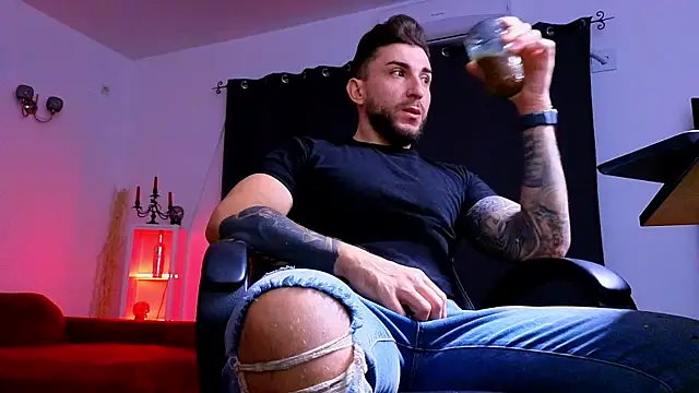 Snapshot of MightyAaron66 chatting on 10-21-25, 03:07 MightyAaron66 online show from 10-21-25, 03:07