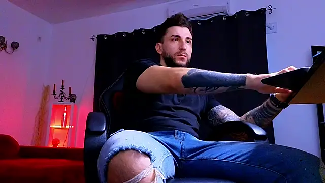 Snapshot of MightyAaron66 chatting on 10-23-25, 05:07 MightyAaron66 online show from 10-23-25, 05:07