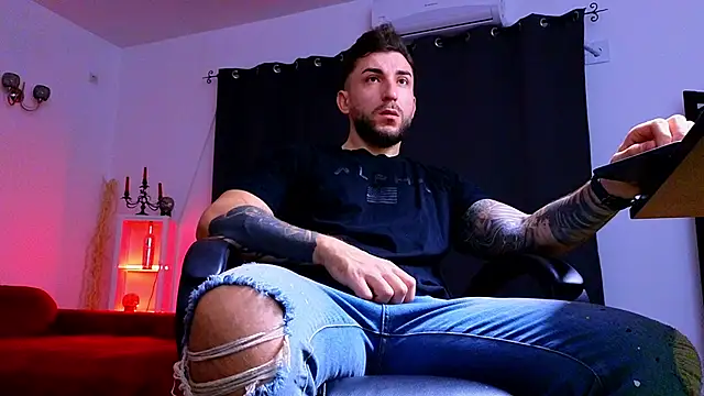 Snapshot of MightyAaron66 chatting on 10-25-25, 04:20 MightyAaron66 online show from 10-25-25, 04:20