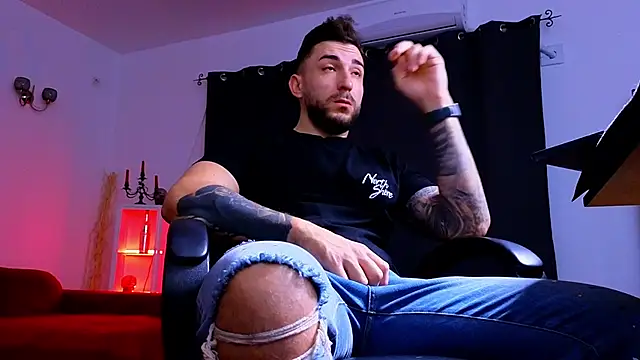 Snapshot of MightyAaron66 chatting on 10-26-25, 04:51 MightyAaron66 online show from 10-26-25, 04:51