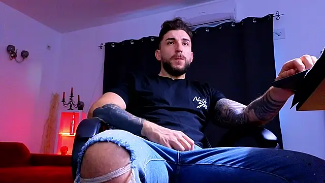 Snapshot of MightyAaron66 chatting on 10-29-25, 05:10 MightyAaron66 online show from 10-29-25, 05:10