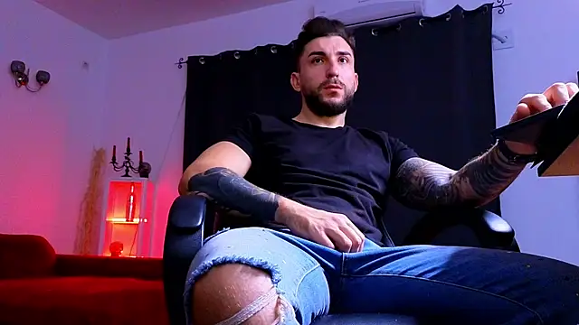 Snapshot of MightyAaron66 chatting on 10-31-25, 03:29 MightyAaron66 online show from 10-31-25, 03:29