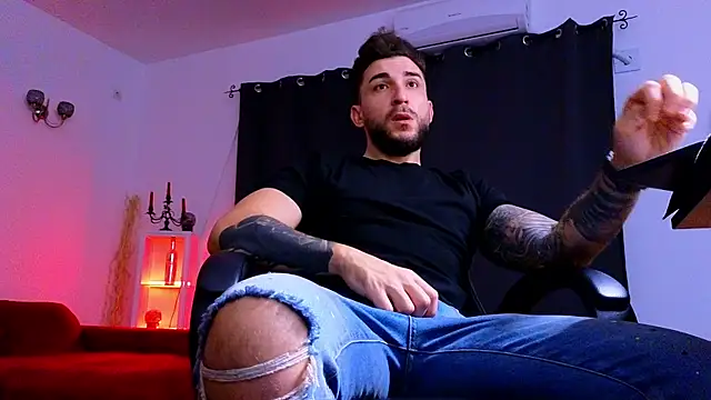 Snapshot of MightyAaron66 chatting on 11-04-25, 04:22 MightyAaron66 online show from 11-04-25, 04:22