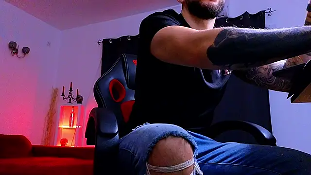 Snapshot of MightyAaron66 chatting on 11-05-25, 03:28 MightyAaron66 online show from 11-05-25, 03:28