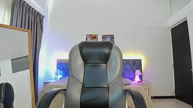 Snapshot of Tamy_edwards chatting on 10-21-25, 07:58 Tamy edwards online show from 10-21-25, 07:58