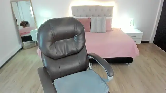 Snapshot of Tamy_edwards chatting on 03-06-26, 12:12 Tamy edwards online show from 03-06-26, 12:12