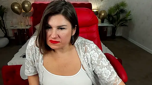 Snapshot of KiraRoxx chatting on 02-12-25, 09:54 KiraRoxx online show from 02-12-25, 09:54