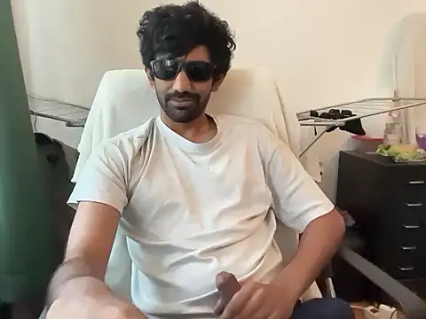 Snapshot of dominanthubby chatting on 06-03-26, 07:44 dominanthubby online show from 06-03-26, 07:44