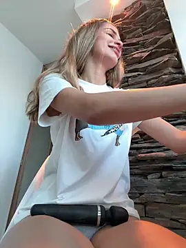 Snapshot of cuteluci_ chatting on 03-10-26, 11:59 cuteluci online show from 03-10-26, 11:59