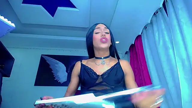 NahomiCamper online show from 10-30-25, 10:21