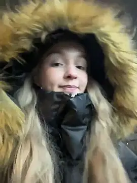 Snapshot of Baby_Tiny chatting on 12-23-24, 05:32 Baby Tiny online show from 12-23-24, 05:32