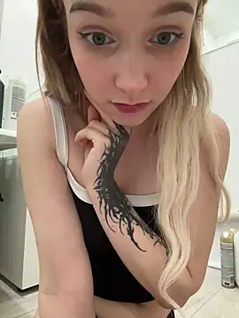 Snapshot of Baby_Tiny chatting on 02-01-25, 10:55 Baby Tiny online show from 02-01-25, 10:55