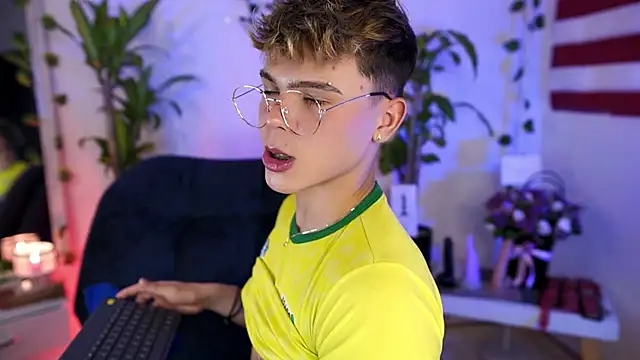 Snapshot of PRINCE_STEV chatting on 10-06-25, 10:40 PRINCE STEV online show from 10-06-25, 10:40