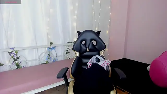 Abigail Wilson  online show from 12-23-24, 08:03