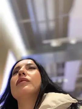 Snapshot of Roxana-Sexy chatting on 02-21-26, 05:19 Roxana-Sexy online show from 02-21-26, 05:19