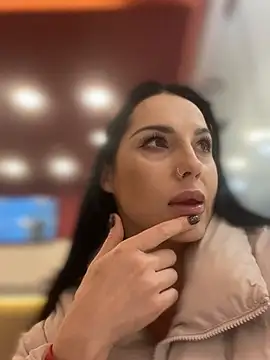 Snapshot of Roxana-Sexy chatting on 03-20-26, 05:12 Roxana-Sexy online show from 03-20-26, 05:12