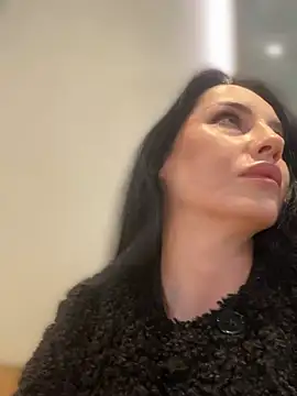 Snapshot of Roxana-Sexy chatting on 03-22-26, 05:11 Roxana-Sexy online show from 03-22-26, 05:11