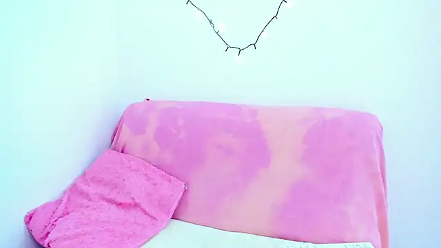 Snapshot of sweet_Melody_xx chatting on 10-26-25, 06:25 sweet Melody xx online show from 10-26-25, 06:25