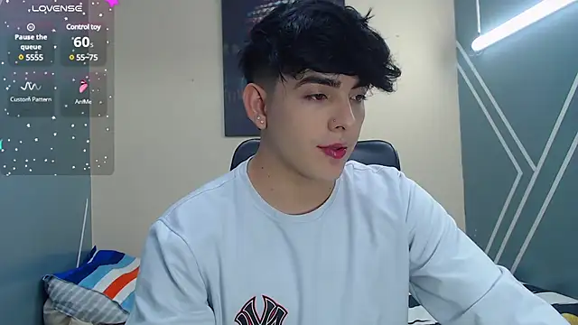 Snapshot of nolan_twink1 chatting on 02-12-25, 05:37 nolan twink1 online show from 02-12-25, 05:37