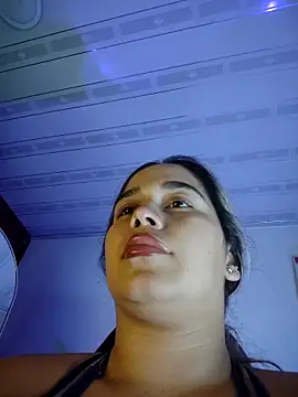 Snapshot of LaurenWelly_ chatting on 03-02-26, 12:13 LaurenWelly online show from 03-02-26, 12:13