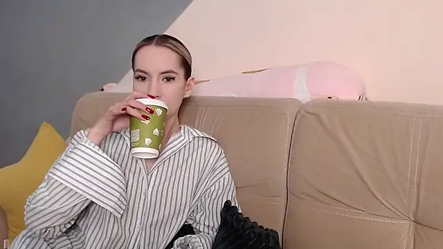 Snapshot of AmbrielHailey chatting on 10-26-25, 01:17 AmbrielHailey online show from 10-26-25, 01:17