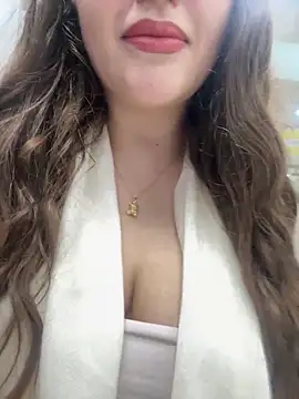 Snapshot of Elinatiranda chatting on 03-13-26, 01:45 Elinatiranda online show from 03-13-26, 01:45