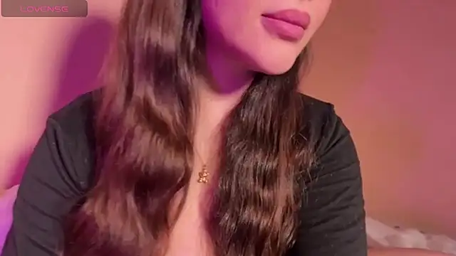 Snapshot of Elinatiranda chatting on 03-28-26, 01:27 Elinatiranda online show from 03-28-26, 01:27