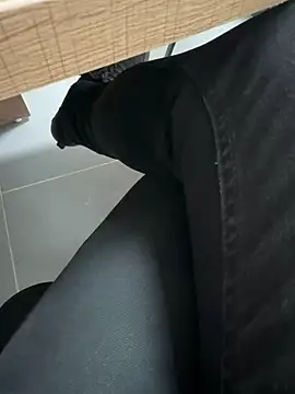 Snapshot of homidor chatting on 01-10-25, 12:36 homidor online show from 01-10-25, 12:36