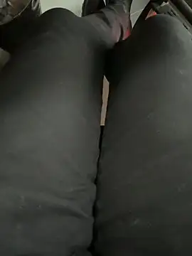 Snapshot of homidor chatting on 02-12-25, 02:21 homidor online show from 02-12-25, 02:21