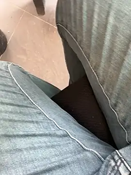 Snapshot of homidor chatting on 03-04-25, 12:33 homidor online show from 03-04-25, 12:33