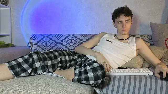 aqualidolly online show from 12-24-24, 04:11