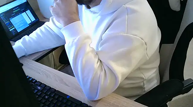Snapshot of zebymasry chatting on 12-30-24, 05:26 zebymasry online show from 12-30-24, 05:26