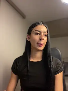 Snapshot of maddy_bronw_ chatting on 12-22-24, 12:07 maddy bronw online show from 12-22-24, 12:07