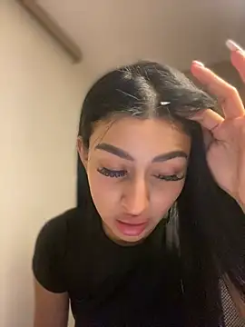 Snapshot of maddy_bronw_ chatting on 12-22-24, 03:11 maddy bronw online show from 12-22-24, 03:11