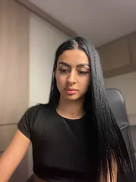 Snapshot of maddy_bronw_ chatting on 12-22-24, 06:17 maddy bronw online show from 12-22-24, 06:17