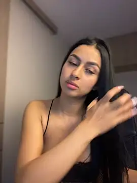 Snapshot of maddy_bronw_ chatting on 12-28-24, 01:18 maddy bronw online show from 12-28-24, 01:18