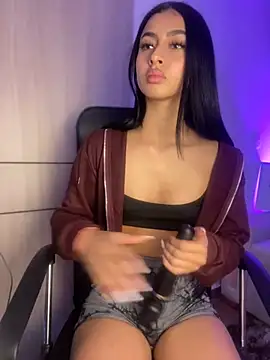 Snapshot of maddy_bronw_ chatting on 01-18-25, 10:17 maddy bronw online show from 01-18-25, 10:17