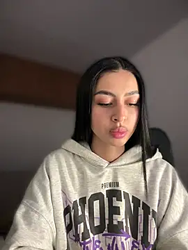 Snapshot of maddy_bronw_ chatting on 02-18-25, 12:04 maddy bronw online show from 02-18-25, 12:04