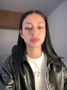 Snapshot of maddy_bronw_ chatting on 02-25-25, 11:00 maddy bronw online show from 02-25-25, 11:00
