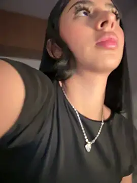 Snapshot of maddy_bronw_ chatting on 03-15-25, 02:14 maddy bronw online show from 03-15-25, 02:14