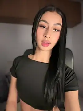 Snapshot of maddy_bronw_ chatting on 03-23-25, 03:32 maddy bronw online show from 03-23-25, 03:32