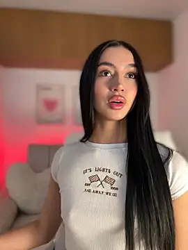 maddy bronw  online show from 10-15-25, 10:10