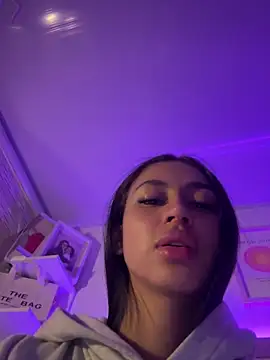 maddy bronw  online show from 11-14-25, 10:29