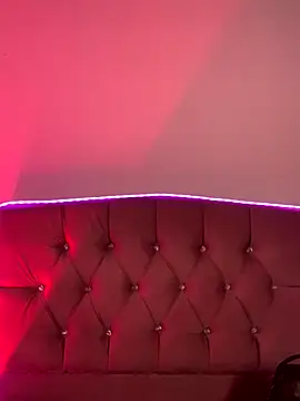 NINA 18 YEARS online show from 10-06-25, 10:51