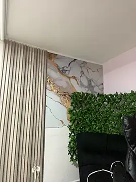 NINA 18 YEARS online show from 11-17-25, 08:25