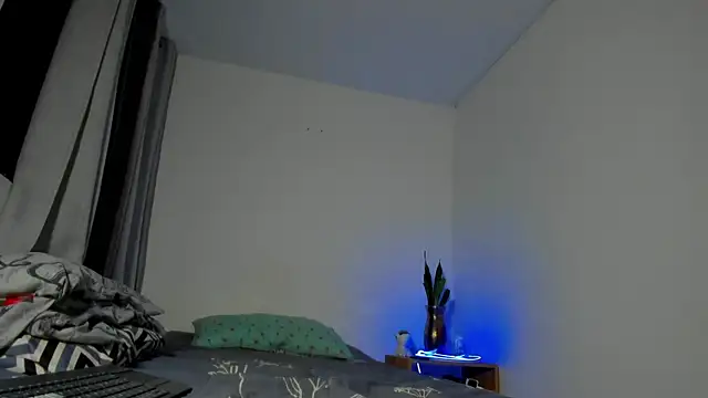 Snapshot of ronnie_7777 chatting on 09-22-25, 02:24 ronnie 7777 online show from 09-22-25, 02:24