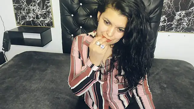 scarlett w0lf online show from 01-18-25, 03:59